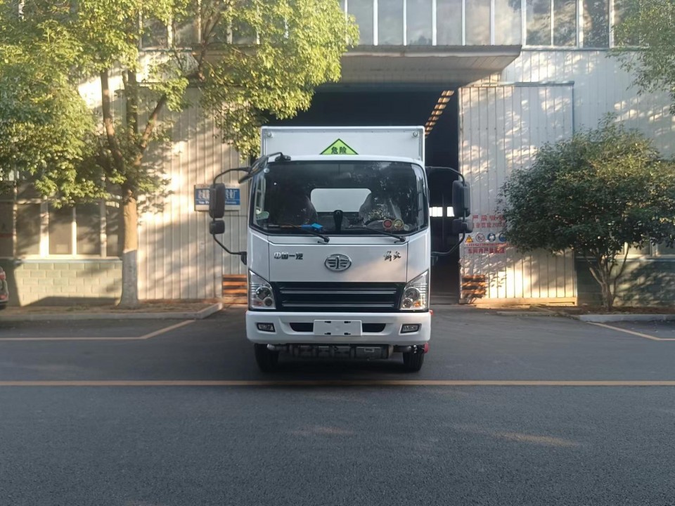解放蓝牌轻卡爆破器材运输车