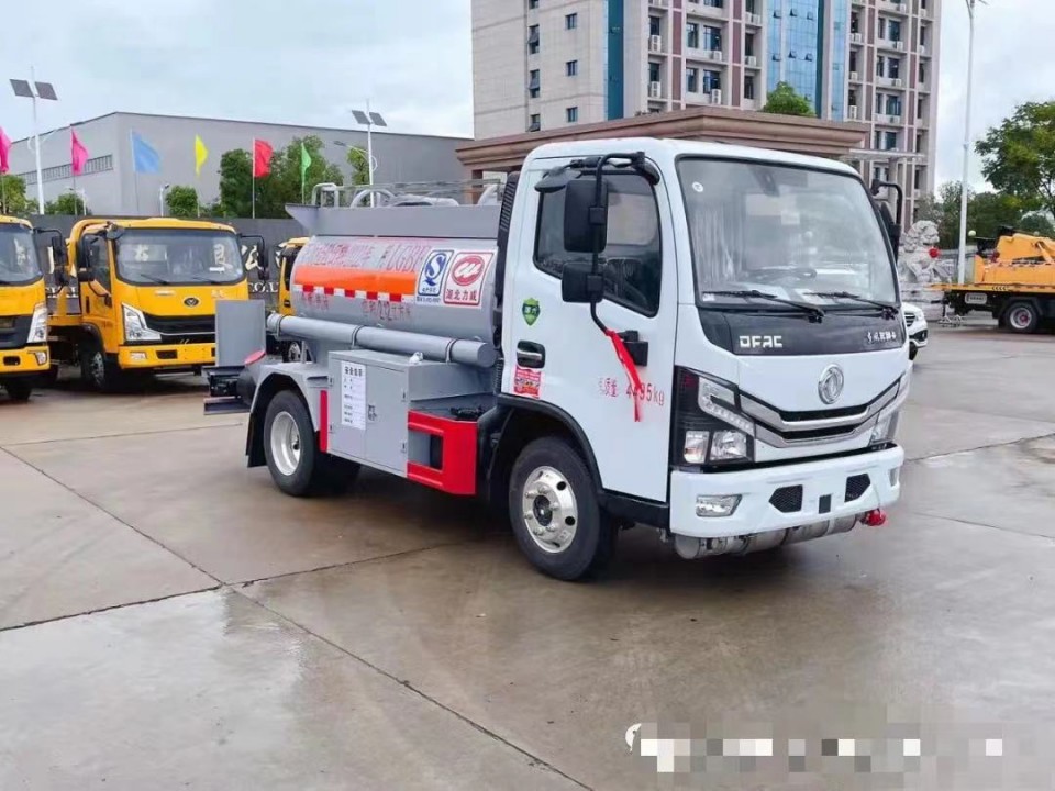 东风多利卡蓝牌加油车