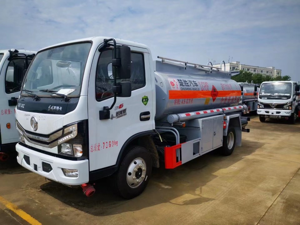 东风多利卡5吨加油车