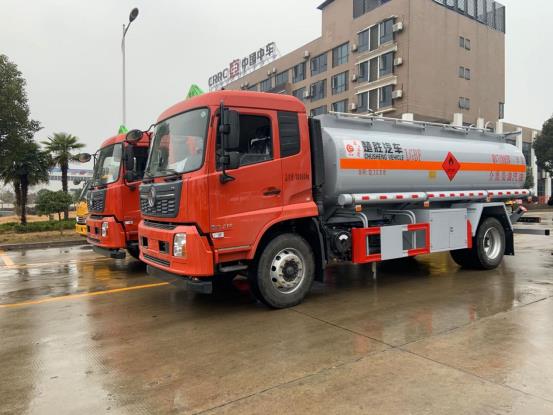 东风天锦10吨运油车