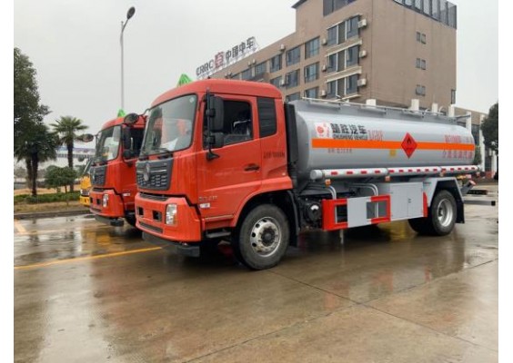 东风天锦10吨运油车