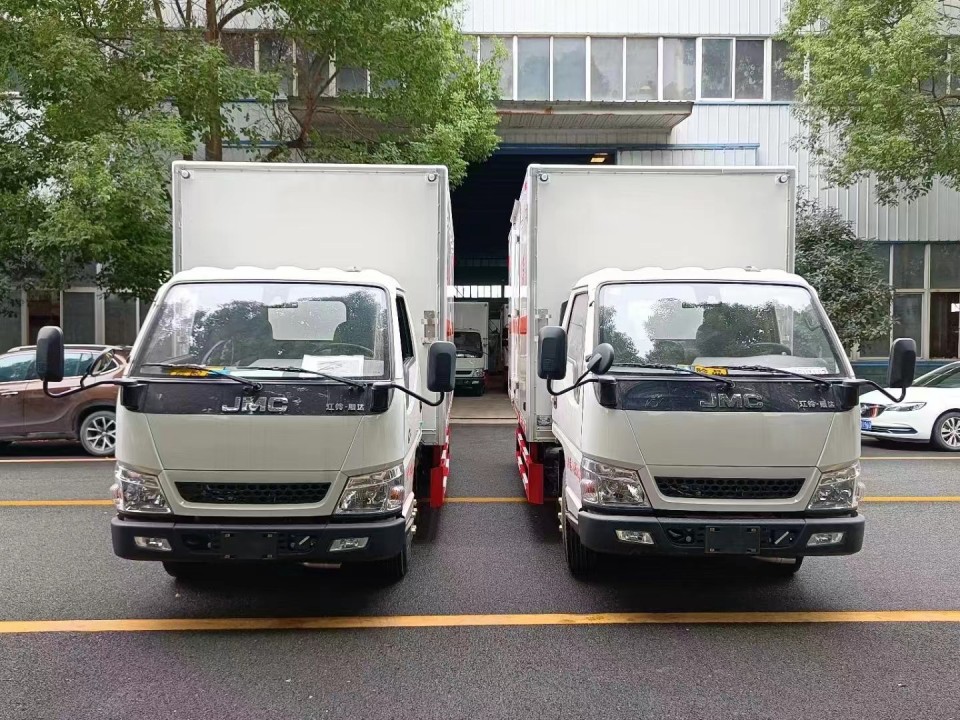 江铃4.2米蓝牌爆破器材运输车