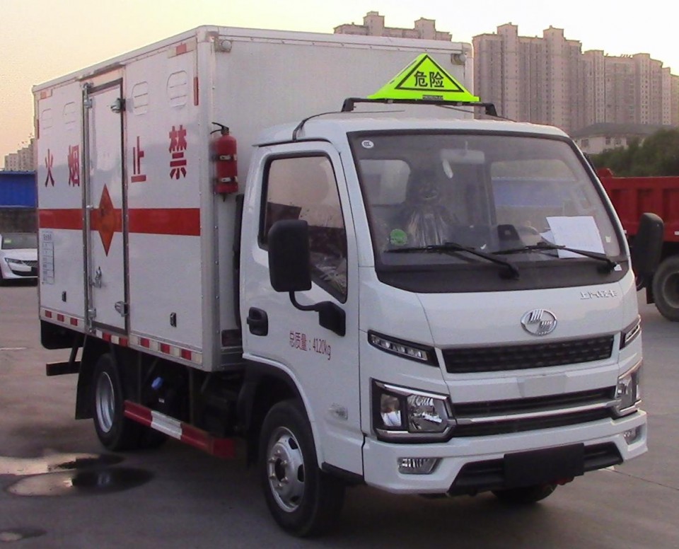 跃进3-3.4米蓝牌爆破器材运输车
