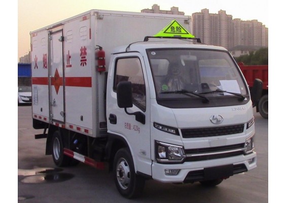 跃进3-3.4米蓝牌爆破器材运输车