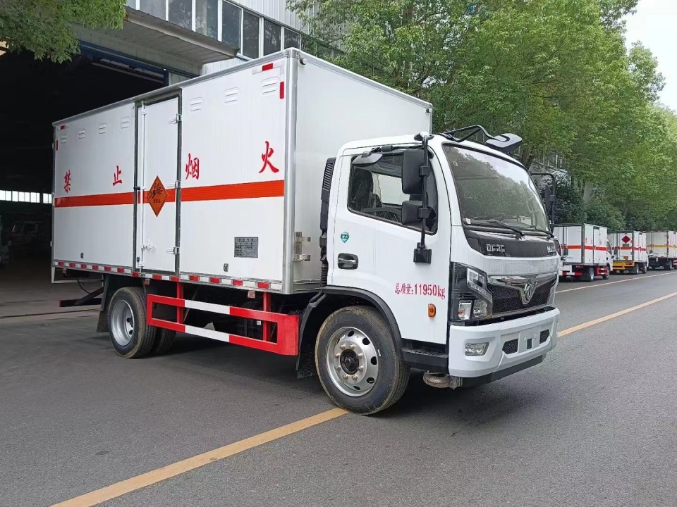 <b>东风5.2米爆破器材运输车</b>