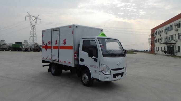 跃进3米汽油蓝牌易燃气体厢式运输车