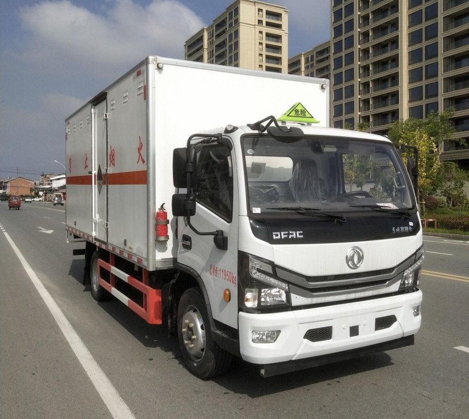 国五东风145压缩式垃圾车