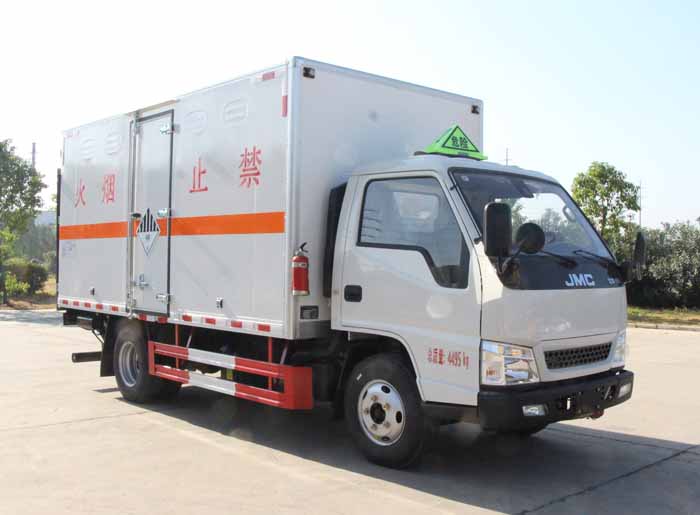 江铃4.2米蓝牌杂项危险物品厢式运输车