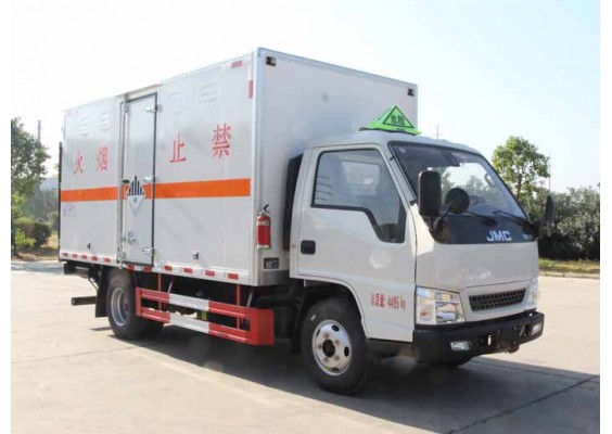 江铃4.2米蓝牌杂项危险物品厢式运输车
